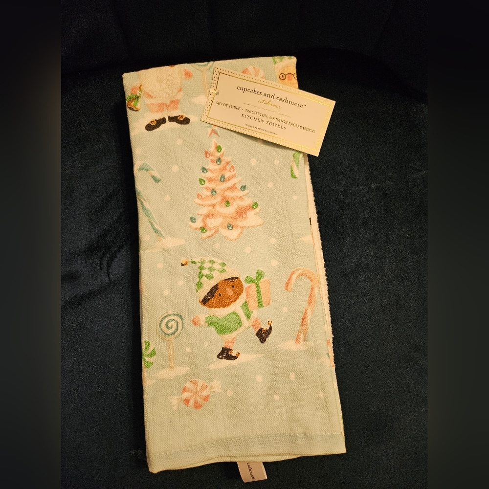 NWT Cupcakes & Cashmere Christmas Kitchen Towels